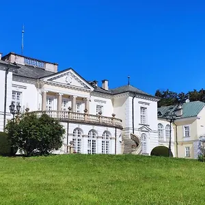 Bed and breakfast Goscinne Palac W Balicach Instytut Zootechniki Pib, Balice